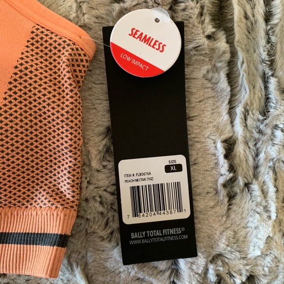 Bally Total Fitness seamless “Lana” sports bra - Picture 9 of 13